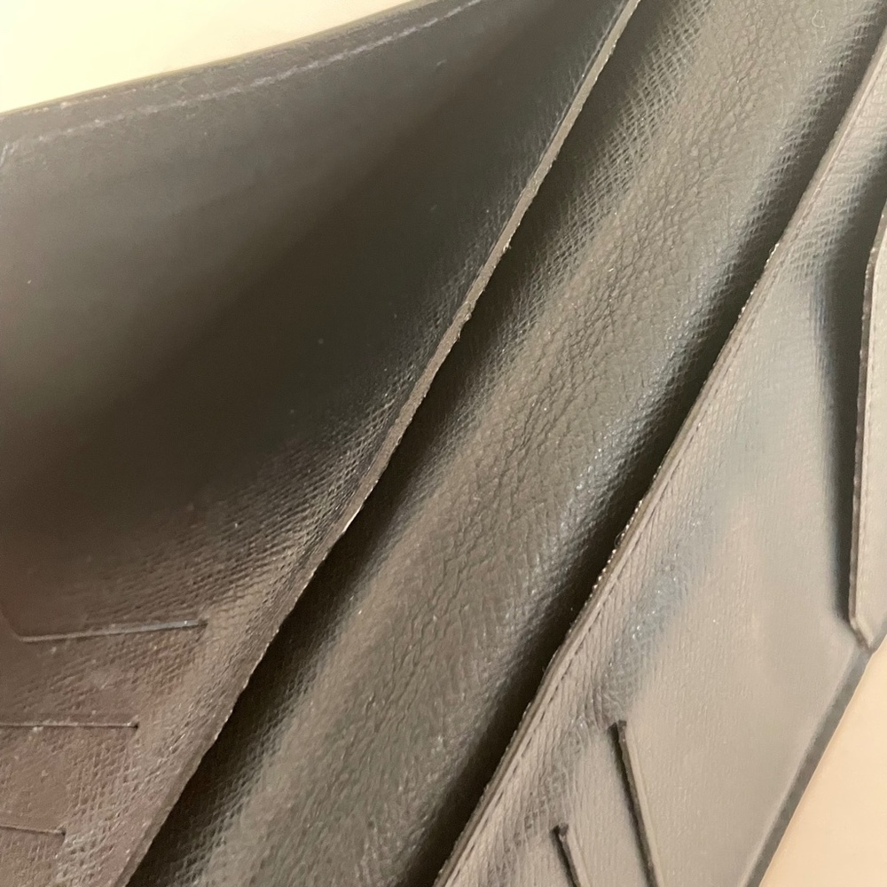 Louis Vuitton Taiga Leather Bifold Wallet/Passport Holder Unisex - Picture 14 of 15